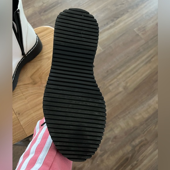 Madden Girl White Boots - Picture 4 of 4